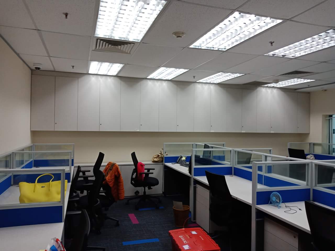 Thi công vách ngăn nỉ kính tại 73 Nguyễn Trãi