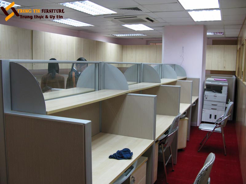 Vách ngăn khung nhôm gỗ kính VNGK02