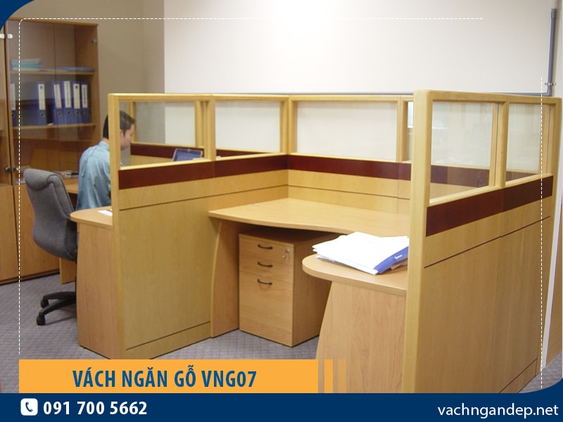 Vách ngăn văn phòng gỗ kính VNG07
