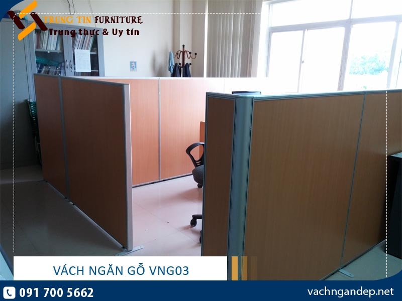 Vách ngăn văn phòng gỗ VNG03