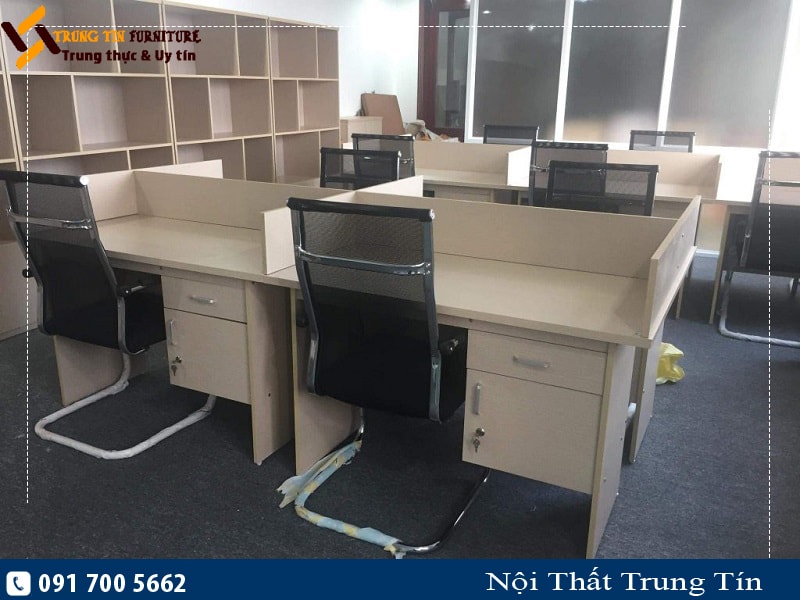 Bàn làm việc có vách ngăn VNG16