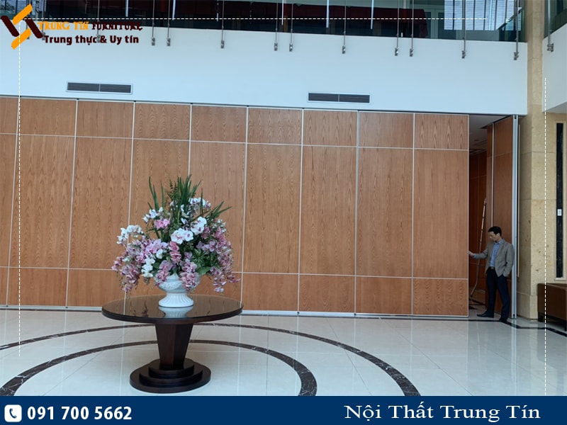 Thi công vách ngăn di động bề mặt veneer