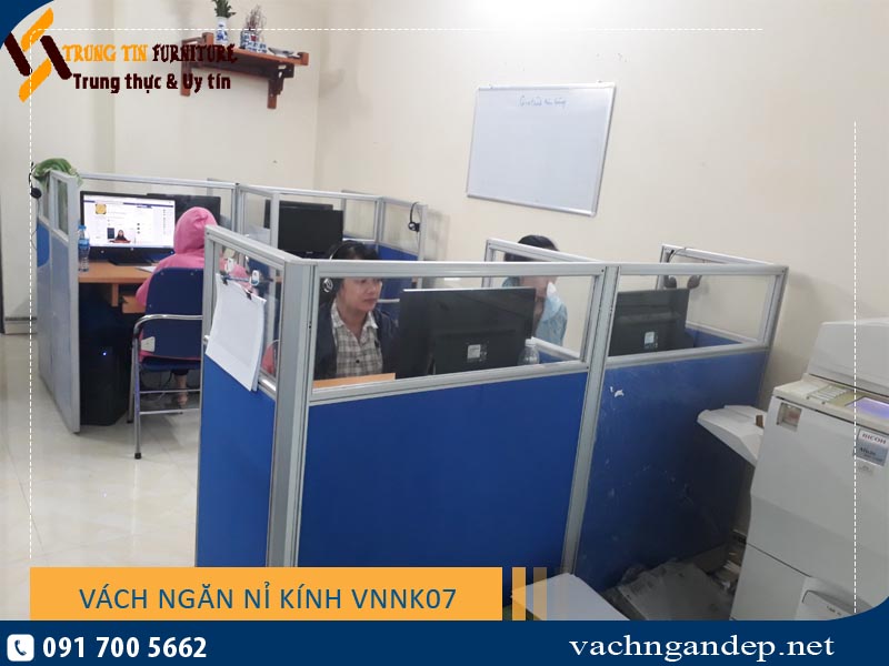 Vách ngăn văn phòng nỉ kính VNNK07