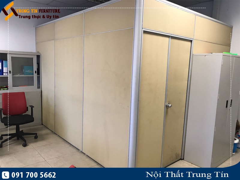 Vách ngăn văn phòng khung nhôm nỉ