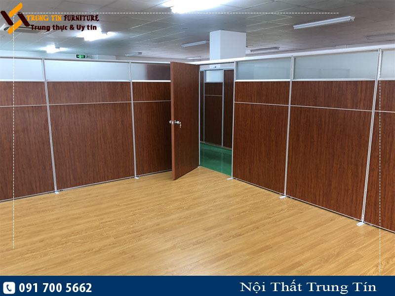 Vách ngăn văn phòng gỗ kính VND35-34