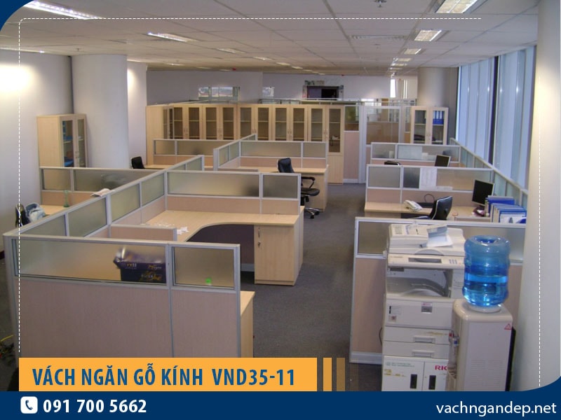 Vách ngăn văn phòng gỗ - kính VND35-11 giá tốt