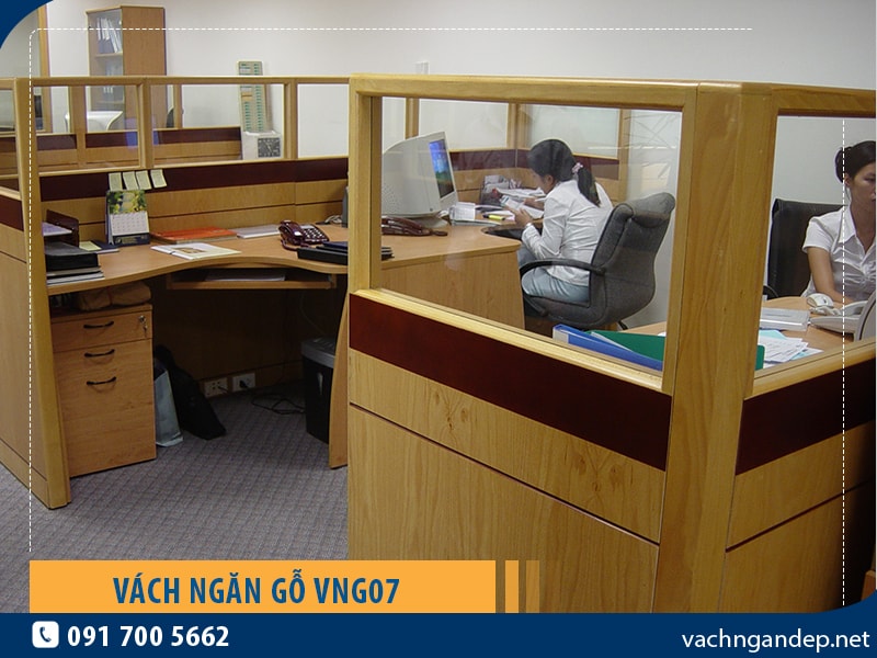 Vách ngăn văn phòng gỗ VNG07